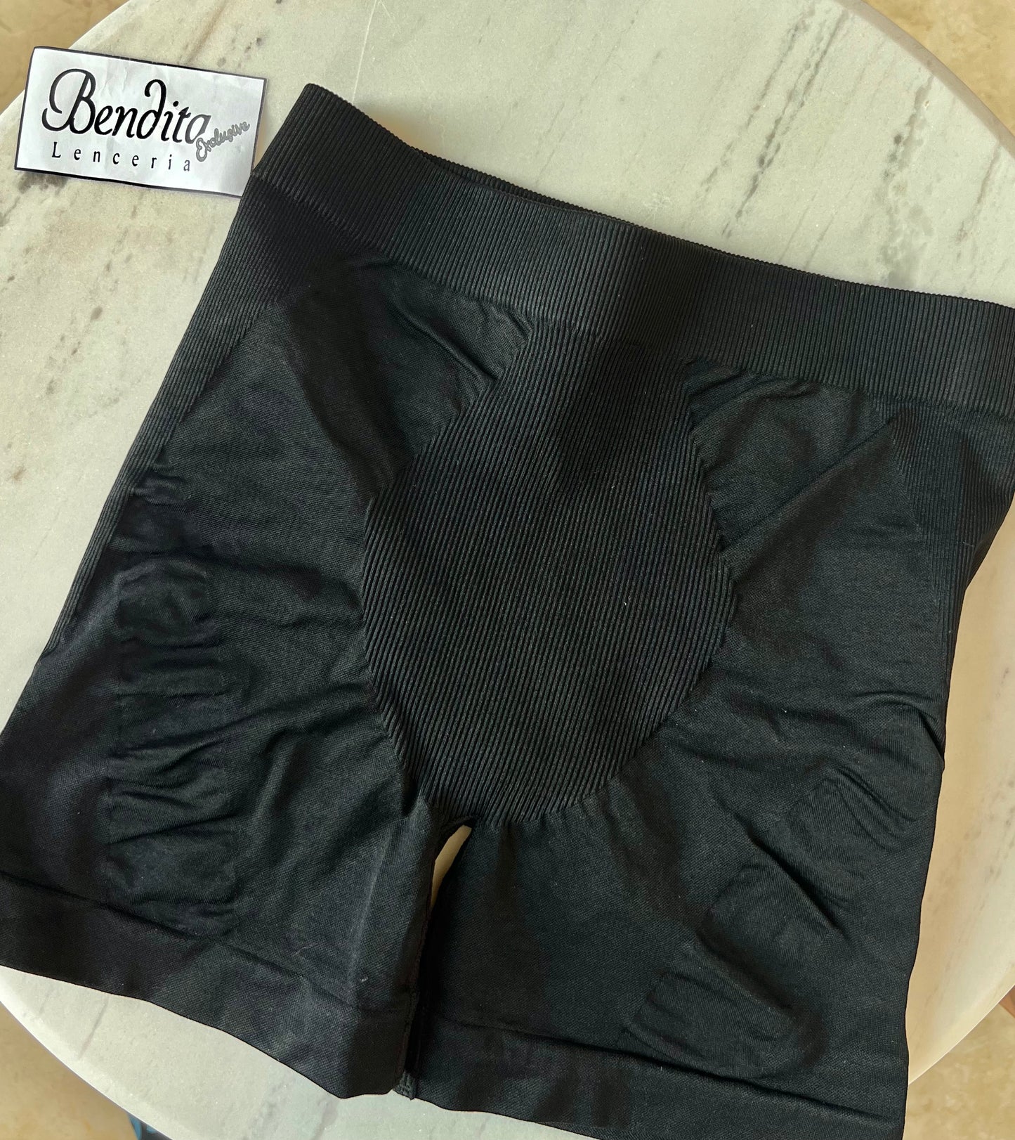 Short Levanta pompa
