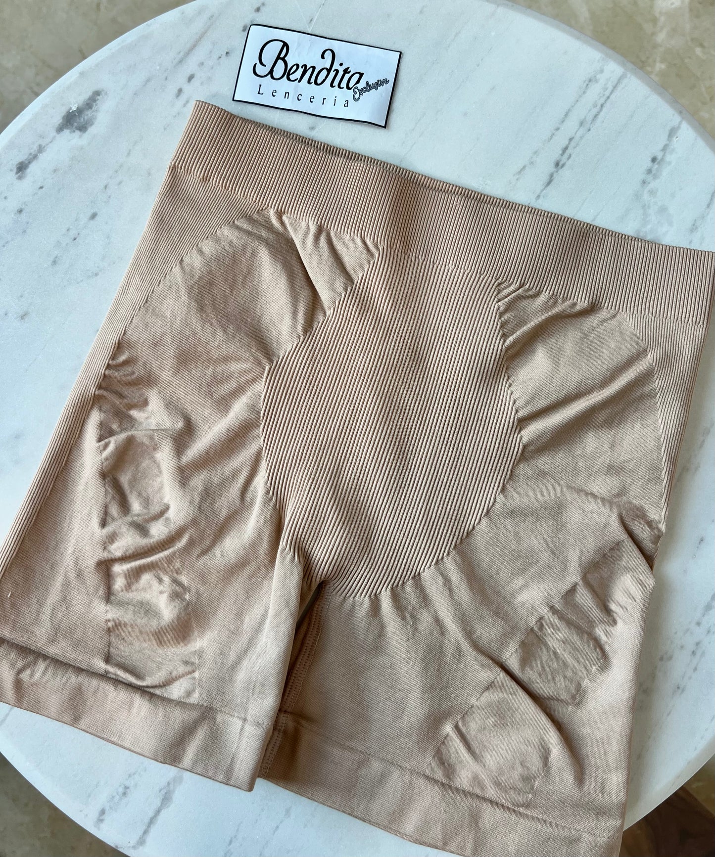 Short Levanta pompa